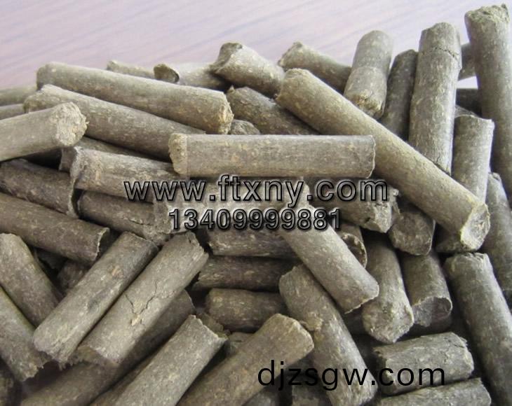 經(jing)顆粒(li)機(ji)加工(gong)的玉(yu)米稭稈(gan)生物(wu)質(zhi)顆(ke)粒(li)燃(ran)料