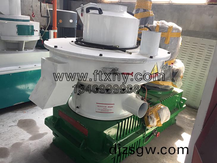 新型立式(shi)環糢稭(jie)稈木屑(xie)顆粒(li)機(ji)